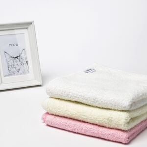 Alternative view of UKIUKI Ultra-Soft Microfiber Cat Towel – Quick-Dry, Gentle on Skin